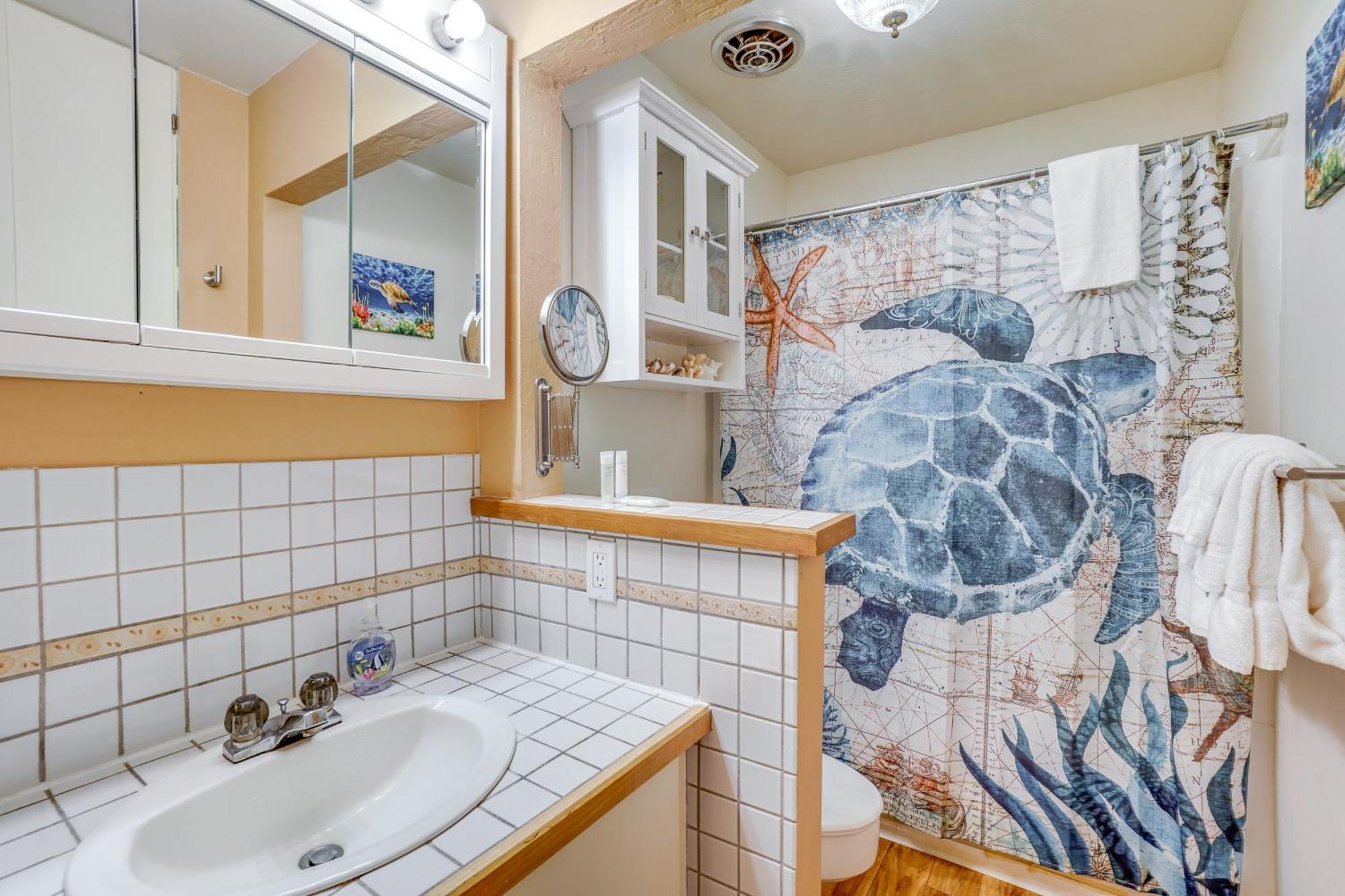 With Private Lanai And Ocean Views! Kaunakakai