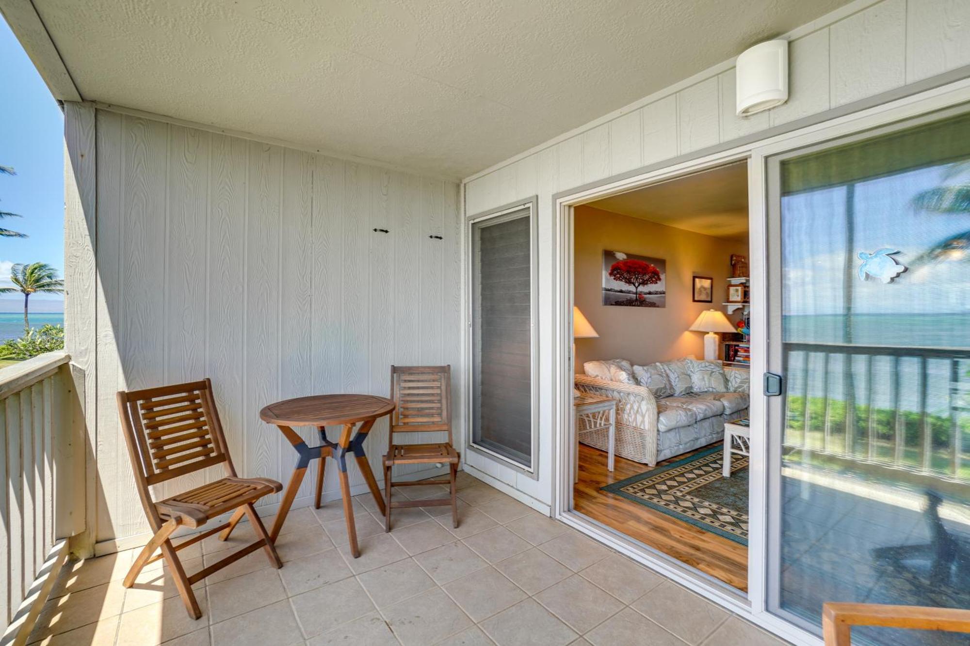 With Private Lanai And Ocean Views! Kaunakakai